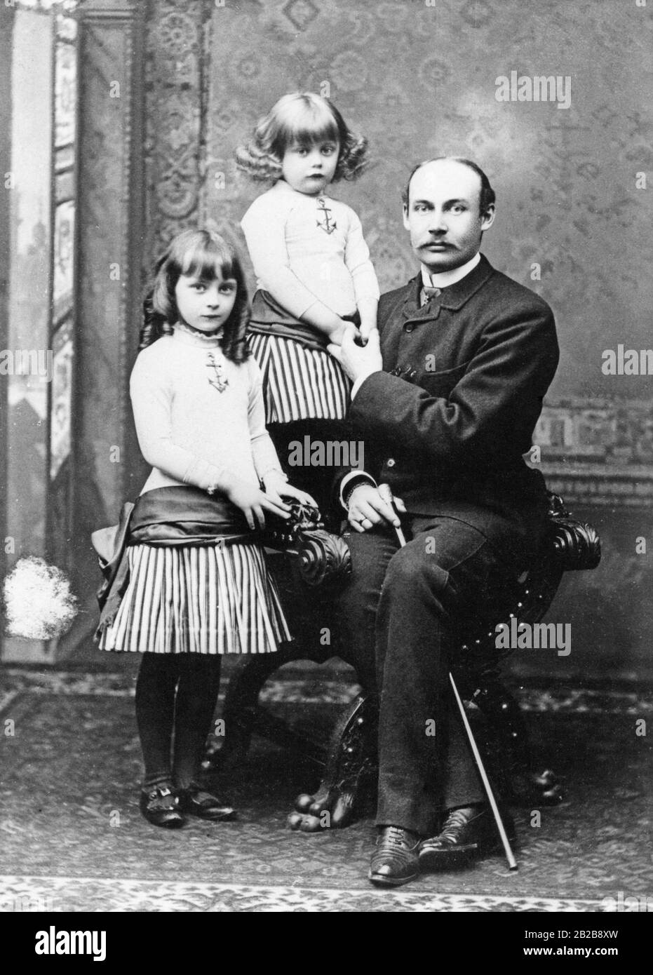Gran Duque Friedrich Franz III de Mecklemburgo con sus dos hijas, las duchesas Alexandrine y Cecilie. Foto de stock