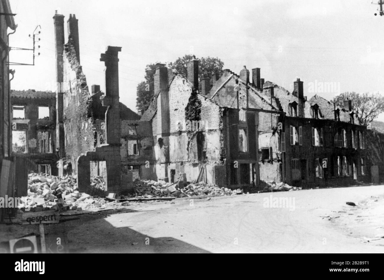 Ciudades destruidas en Francia en la Segunda Guerra Mundial: La ciudad de  Mouzon en el Mosa al sur de Sedan. Foto: Schulze Fotografía de stock - Alamy
