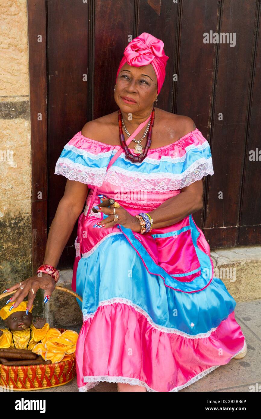 Traje tradicional cubano e imágenes de - Alamy
