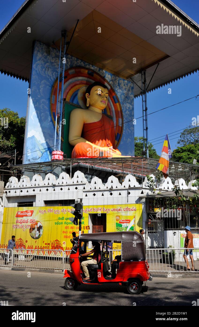 Sri Lanka, Kandy, estatua gigante de Buda Foto de stock