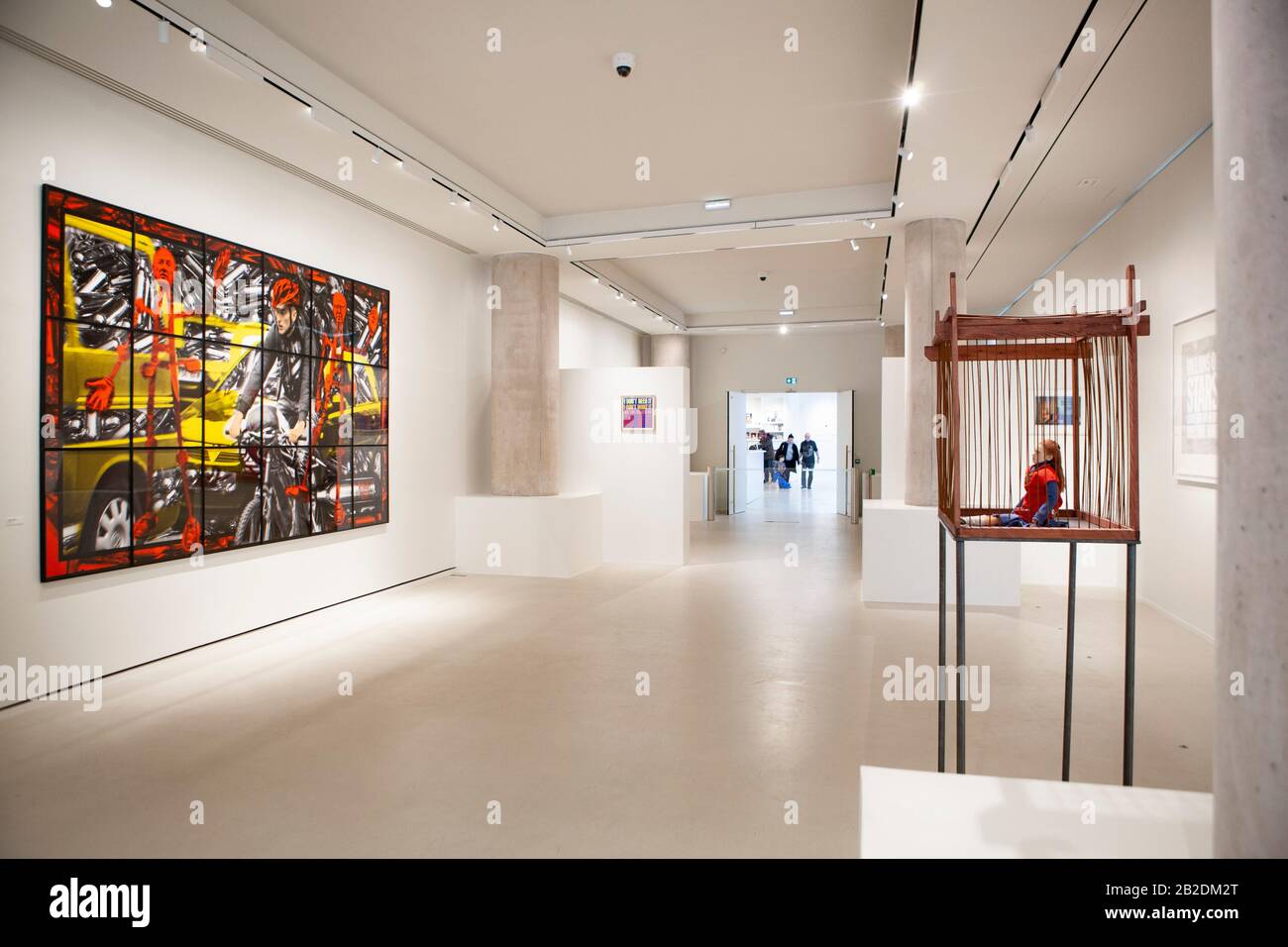 París: La Fab, una nueva galería abierta en el sudeste de París para mostrar la colección de arte contemporáneo del diseñador de moda Agnes B. entre los artistas de la colección se encuentran Jean-Michel Basquiat, Alexander Calder, Louise Bourgeois y esta obra de Gilbert & George, 'Commercial Street', 2013. Foto de stock
