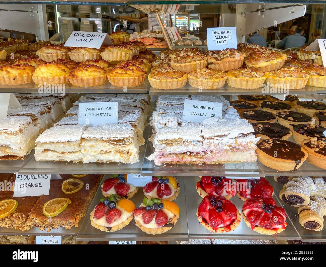 Pastelería En La Ventana Acland Cake Shop, Acland Street, St Kilda, Melbourne, Victoria, Australia Foto de stock