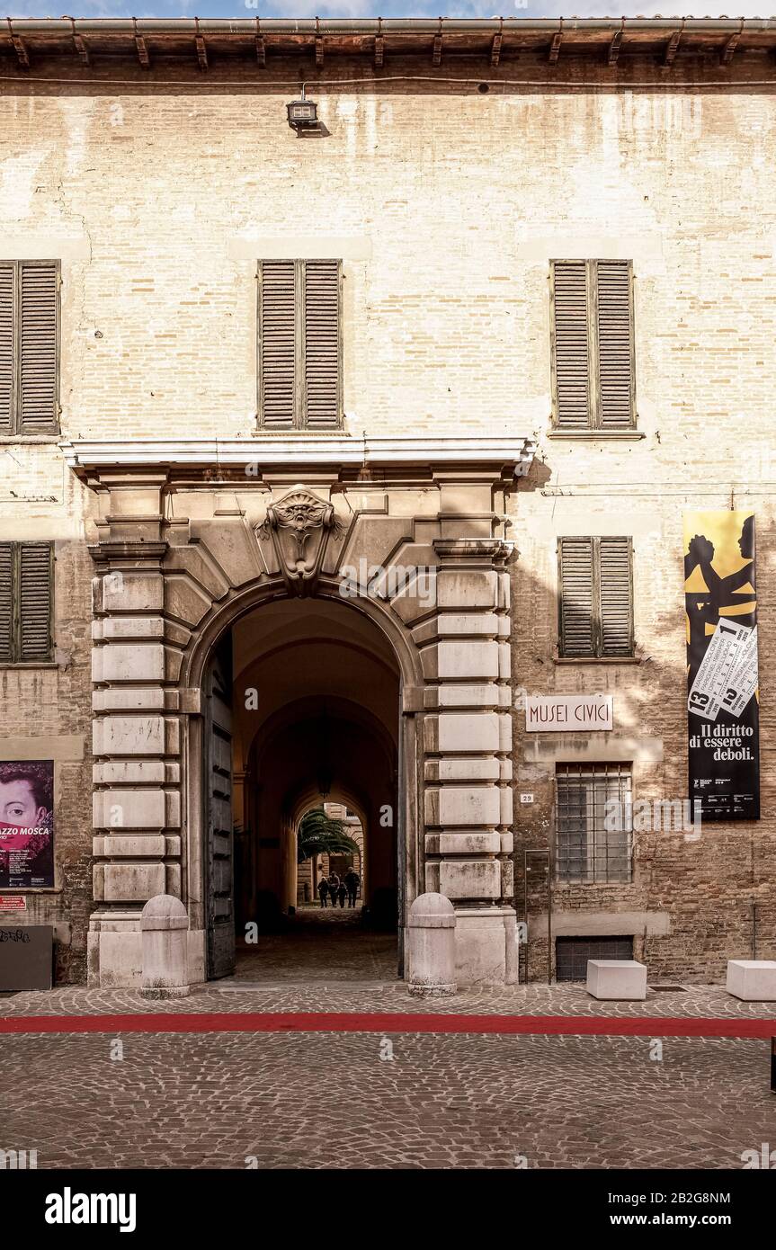 Italia Marche Pesaro - Exterior Del Palazzo Mosca - Museo Cívico Foto de stock