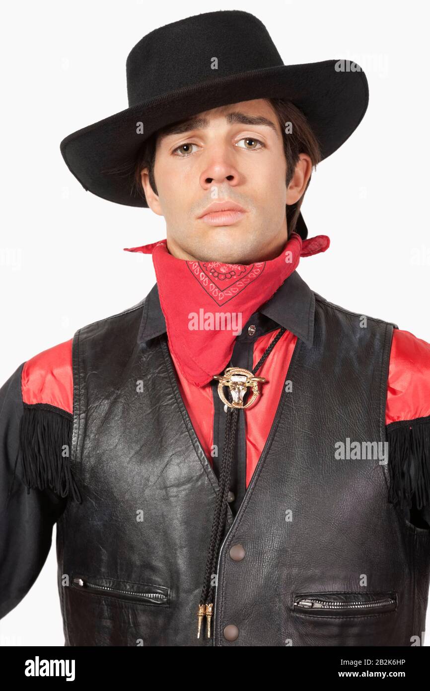Joven vaquero en cuero negro chaleco sobre fondo blanco Fotografía de stock  - Alamy