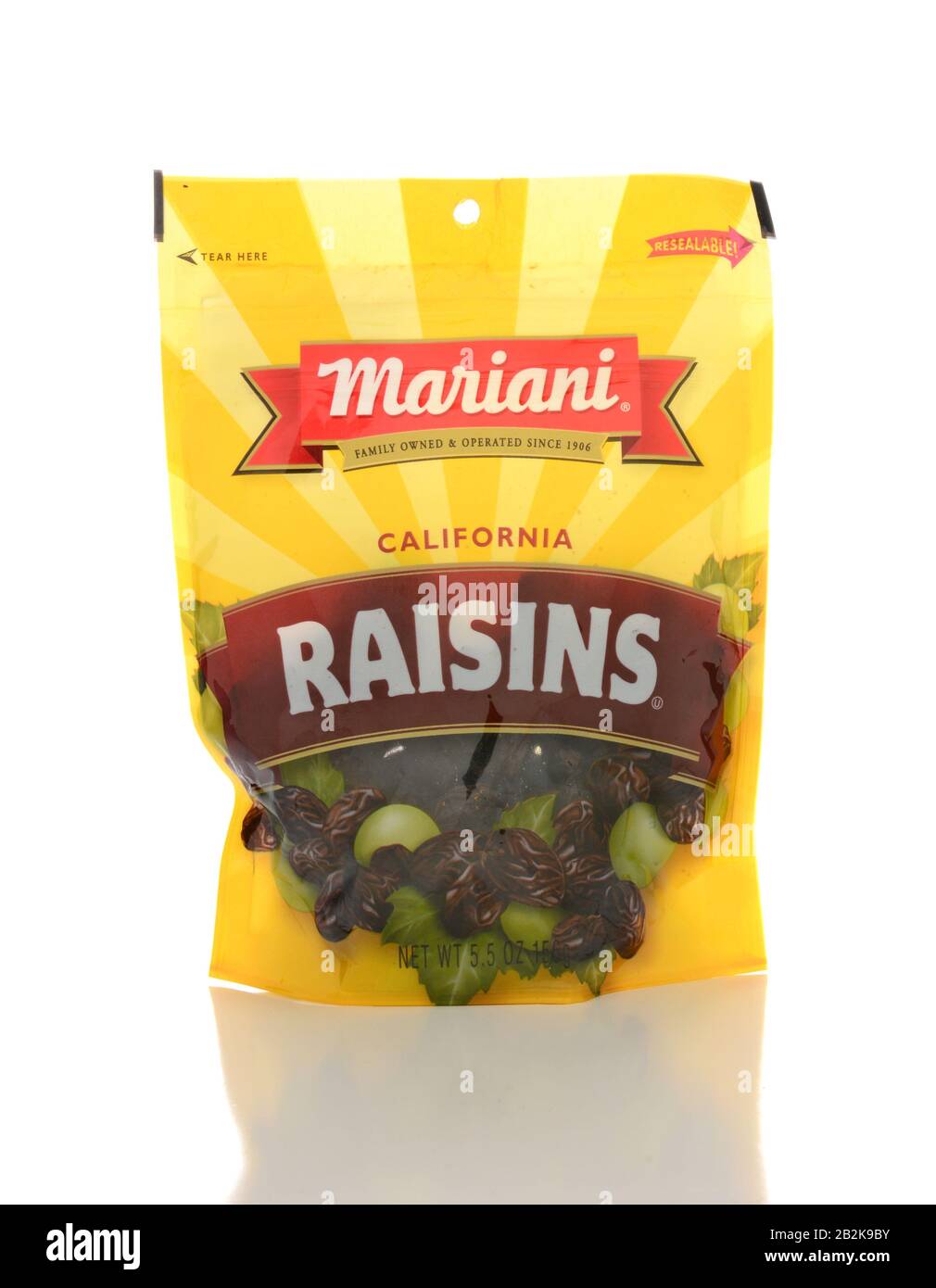 Irvine, CA - 23 DE ENERO de 2015: Un paquete de Mariani California Raisins. La Mariani Packing Company ha estado proporcionando frutas secas por más de 100 años Foto de stock
