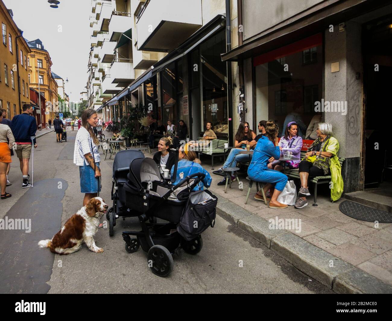 Distrito SOFO de Estocolmo con tiendas de moda y cafeterías Foto de stock