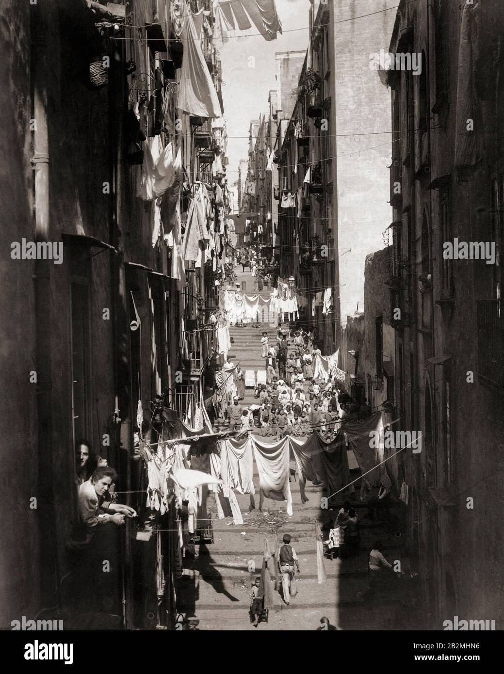 Via Pallonetto Santa Lucía en Nápoles, Italia, a finales del siglo XIX. Después de un trabajo del fotógrafo alemán Giorgio Sommer, 1834-1914 Foto de stock