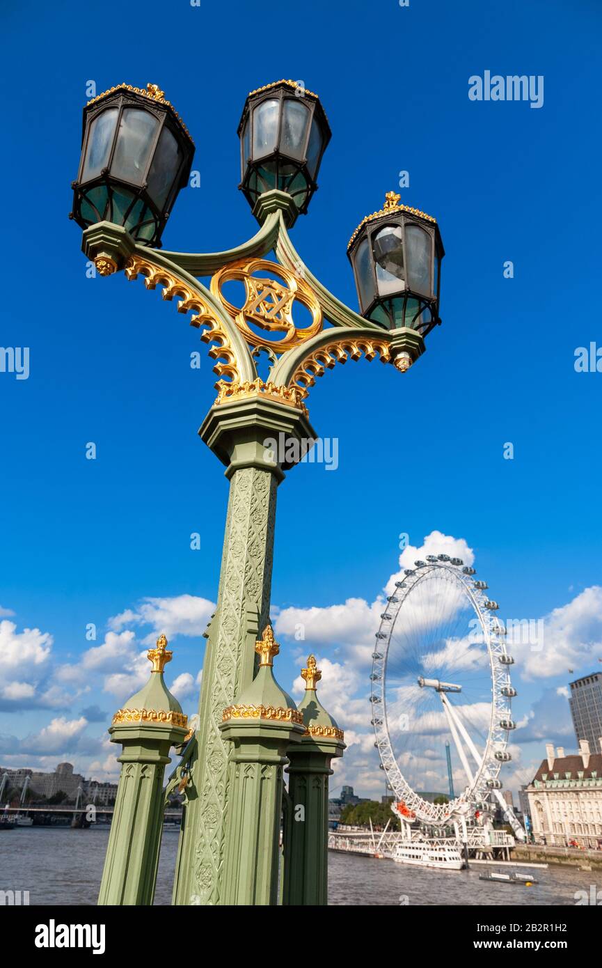 Calle ornamentado farola en Westminster, Londres, Inglaterra, Reino Unido. Foto de stock