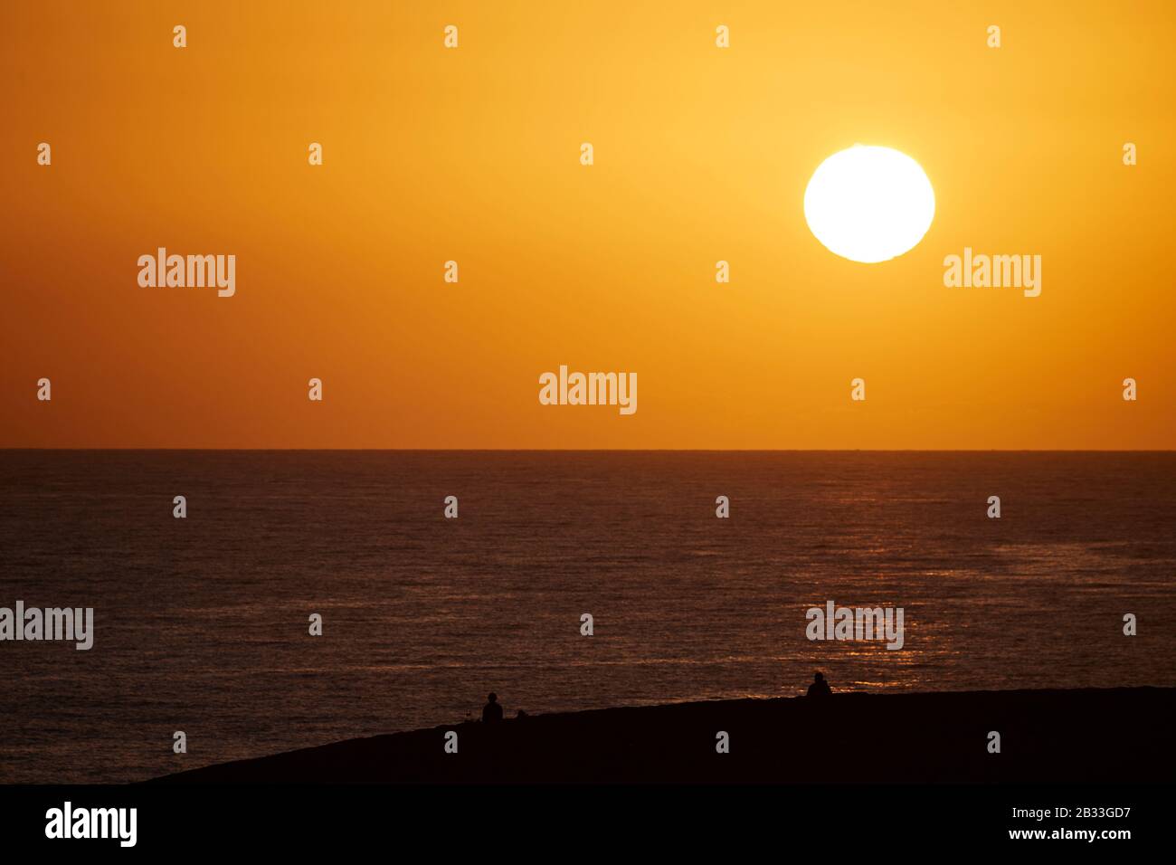 Hermosa puesta de sol dorada cerca de Maspalömas, Gran Canaria - Gran Canaria, España. Foto de stock