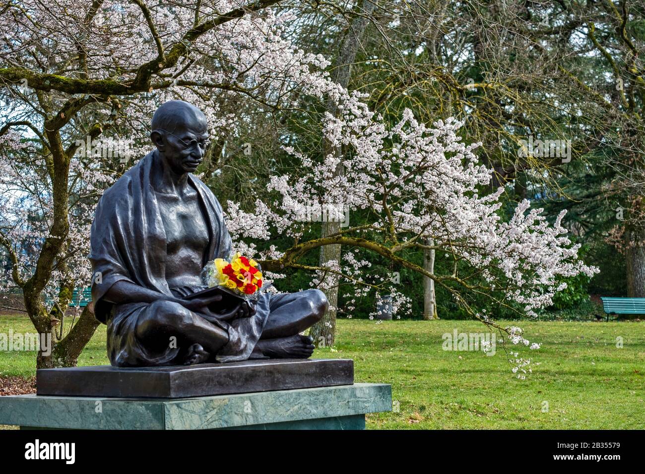 Ginebra / Suiza, la estatua de Gandhi fue donada por la India el 14 de noviembre de 2007 con ocasión del primer día Internacional de la no violencia. Foto de stock