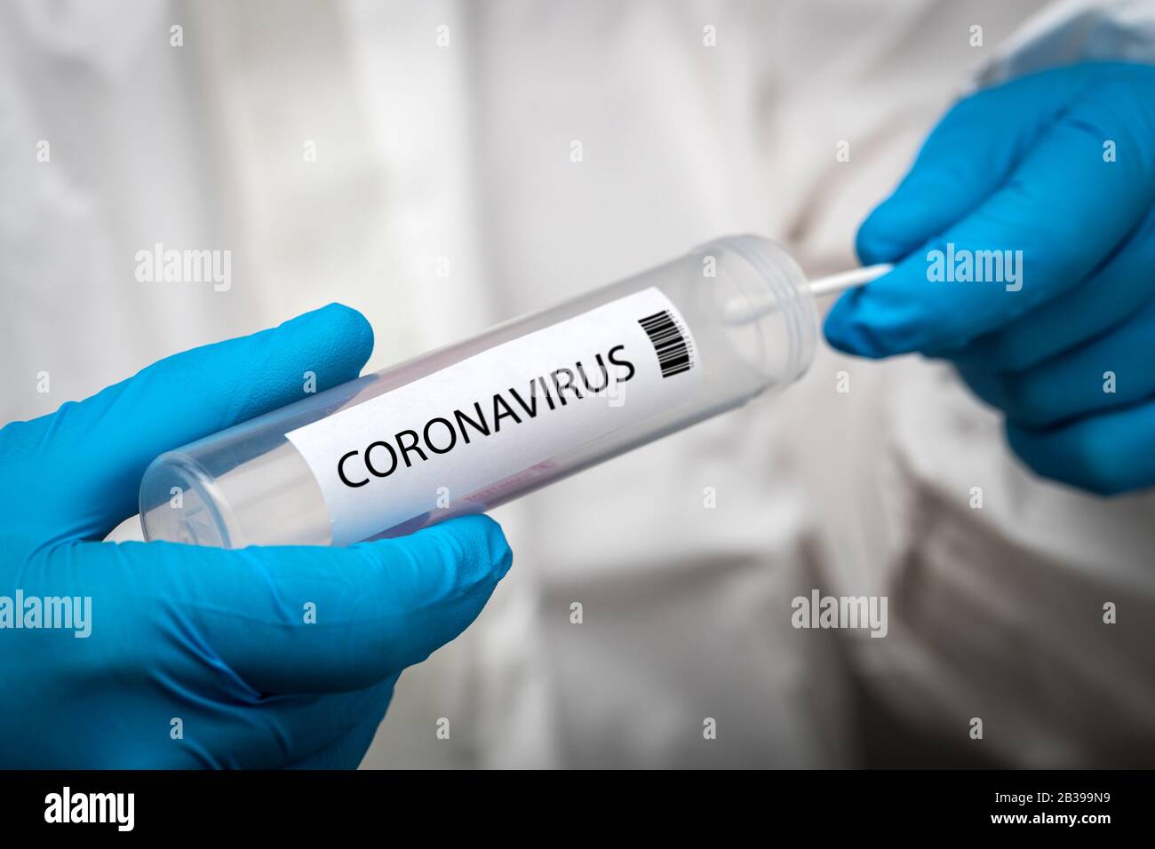 Prueba de hisopo con coronavirus Foto de stock