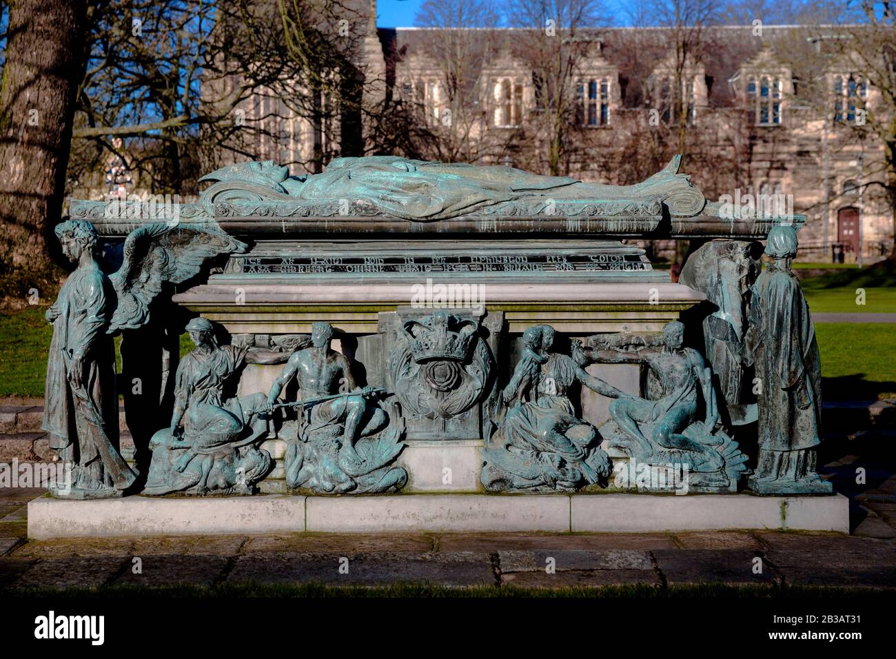 Obispo William Elphinstone staute, fundador de la Universidad de Aberdeen, antigua Aberdeen, Aberdeen, Escocia Foto de stock