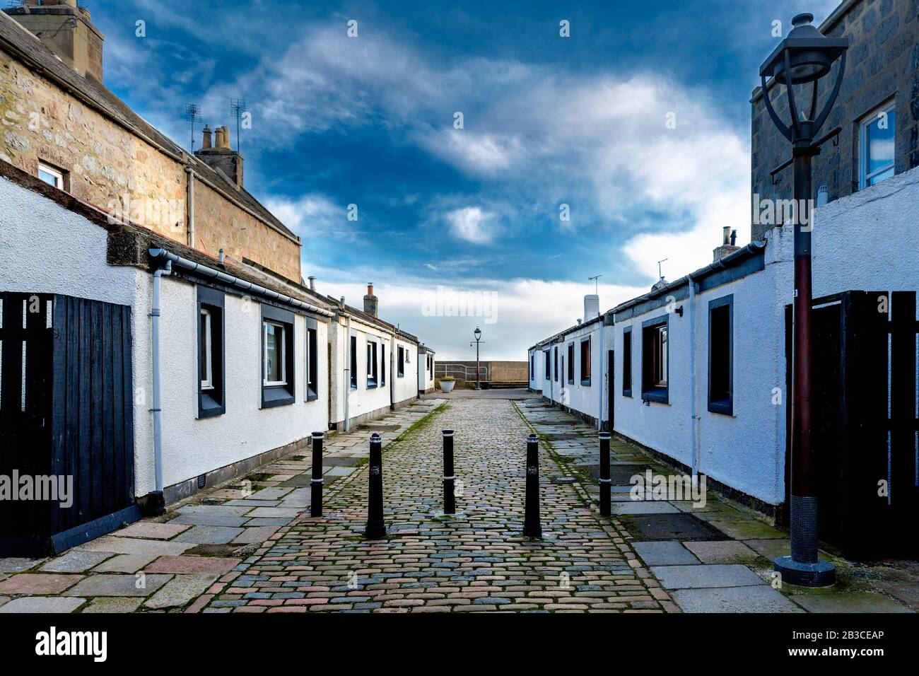 Paseo por la mañana por Footdee y Footdee Mission, un antiguo pueblo de pescadores en el extremo este del puerto de Aberdeen, Escocia. Fotos de calles vacías. Foto de stock