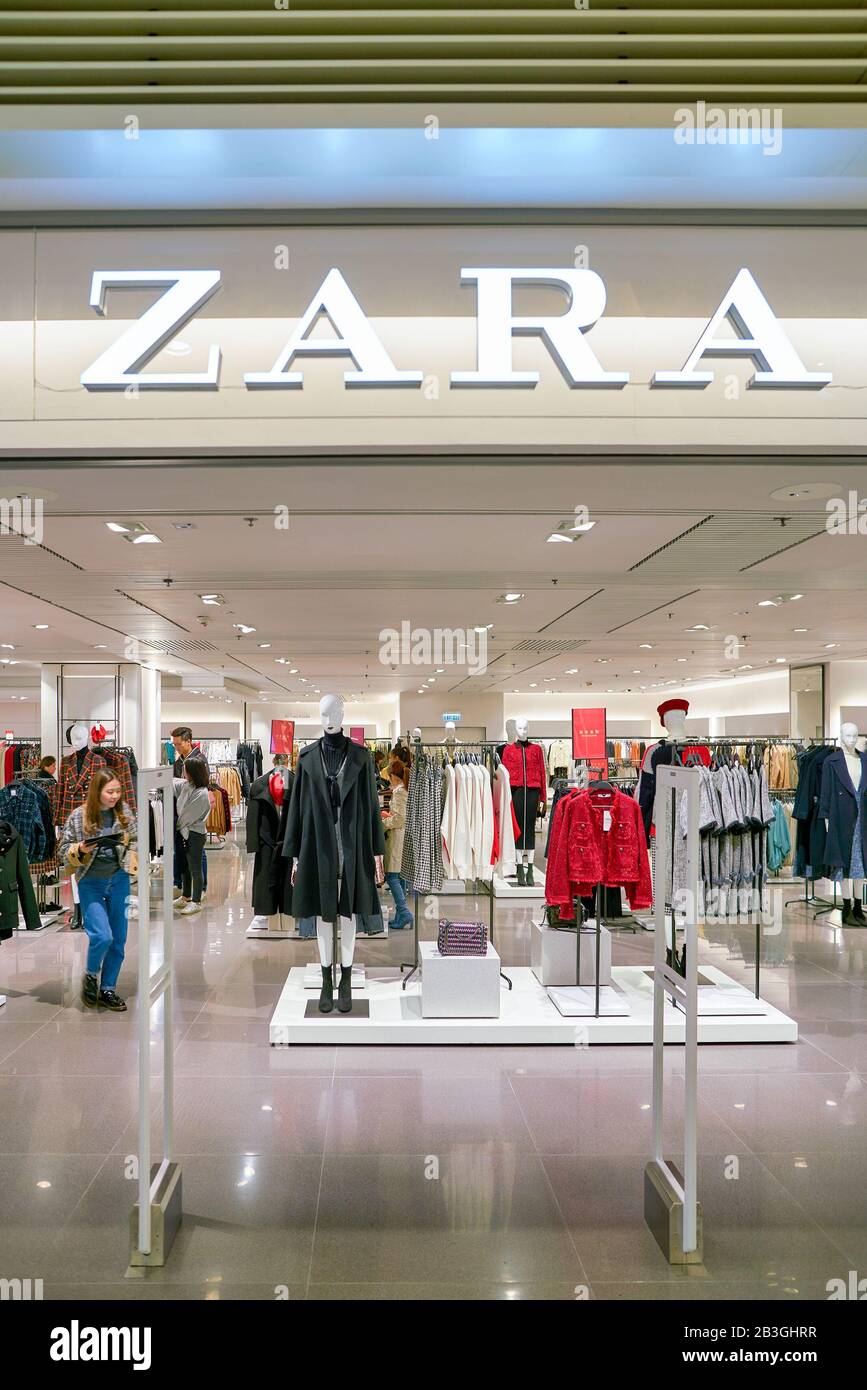 Fortaleza Descuidado Calma Hong KONG, CHINA - ALREDEDOR DE ENERO de 2019: Entrada a la tienda Zara en  el centro comercial Elements Fotografía de stock - Alamy