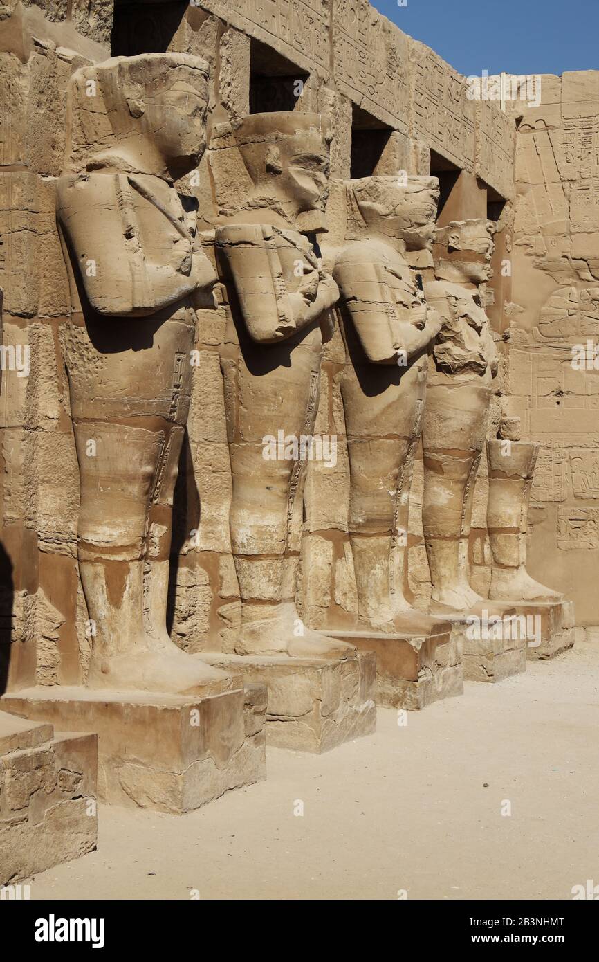 Dentro Del Templo De Karnak, Declarado Patrimonio De La Humanidad Por La Unesco, Cerca De Luxor, Tebas, Egipto, África Del Norte, África Foto de stock