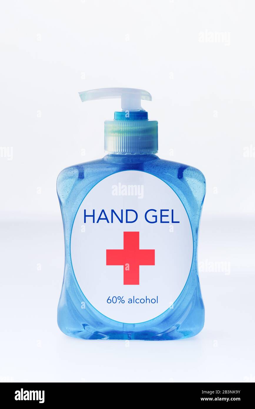 Botellas de gel de manos 60% de alcohol, que se venden debido al pánico mundial del virus de la corona Foto de stock