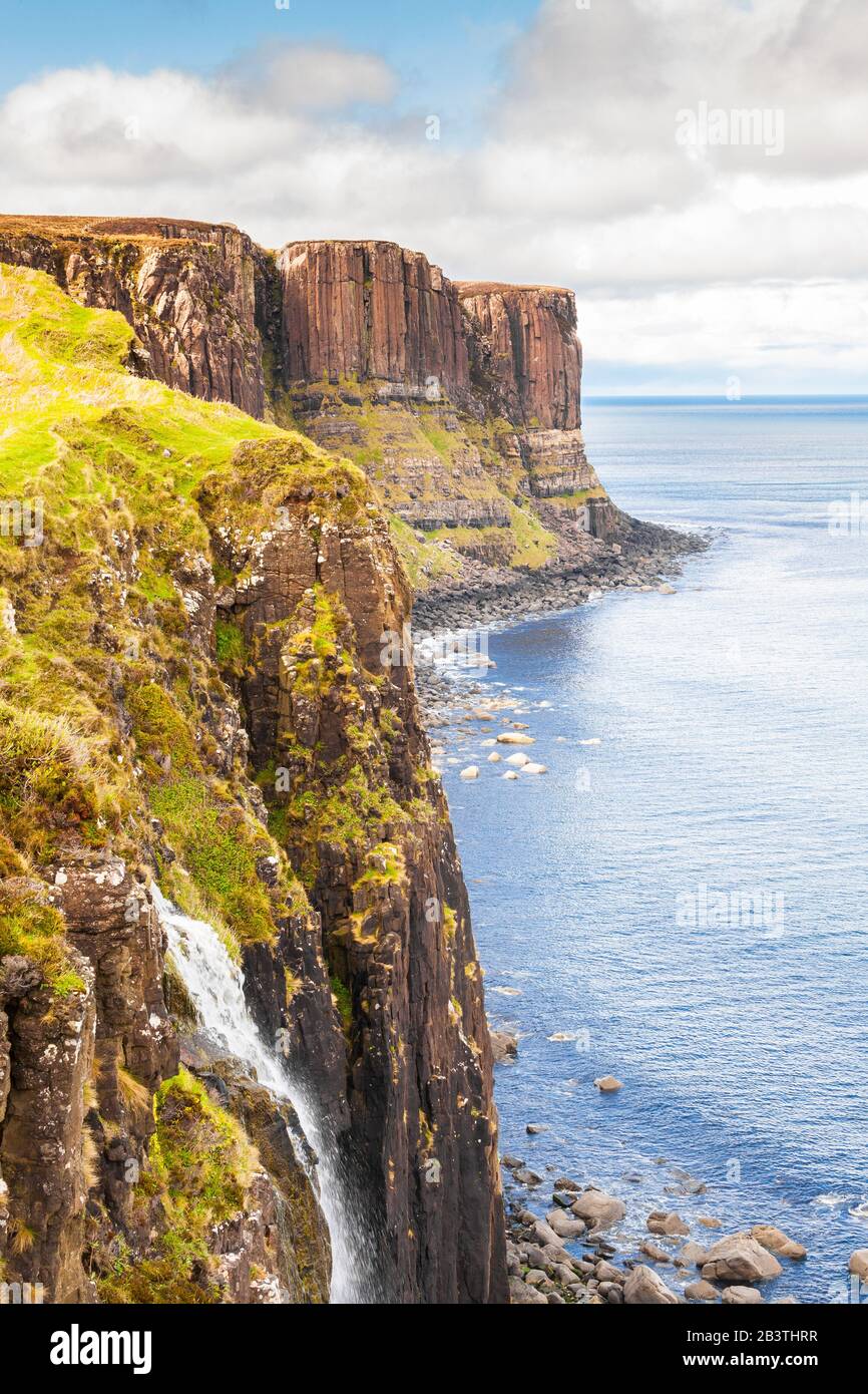 Escocia - Isla Skye - Cascada De Kilt Rock Foto de stock
