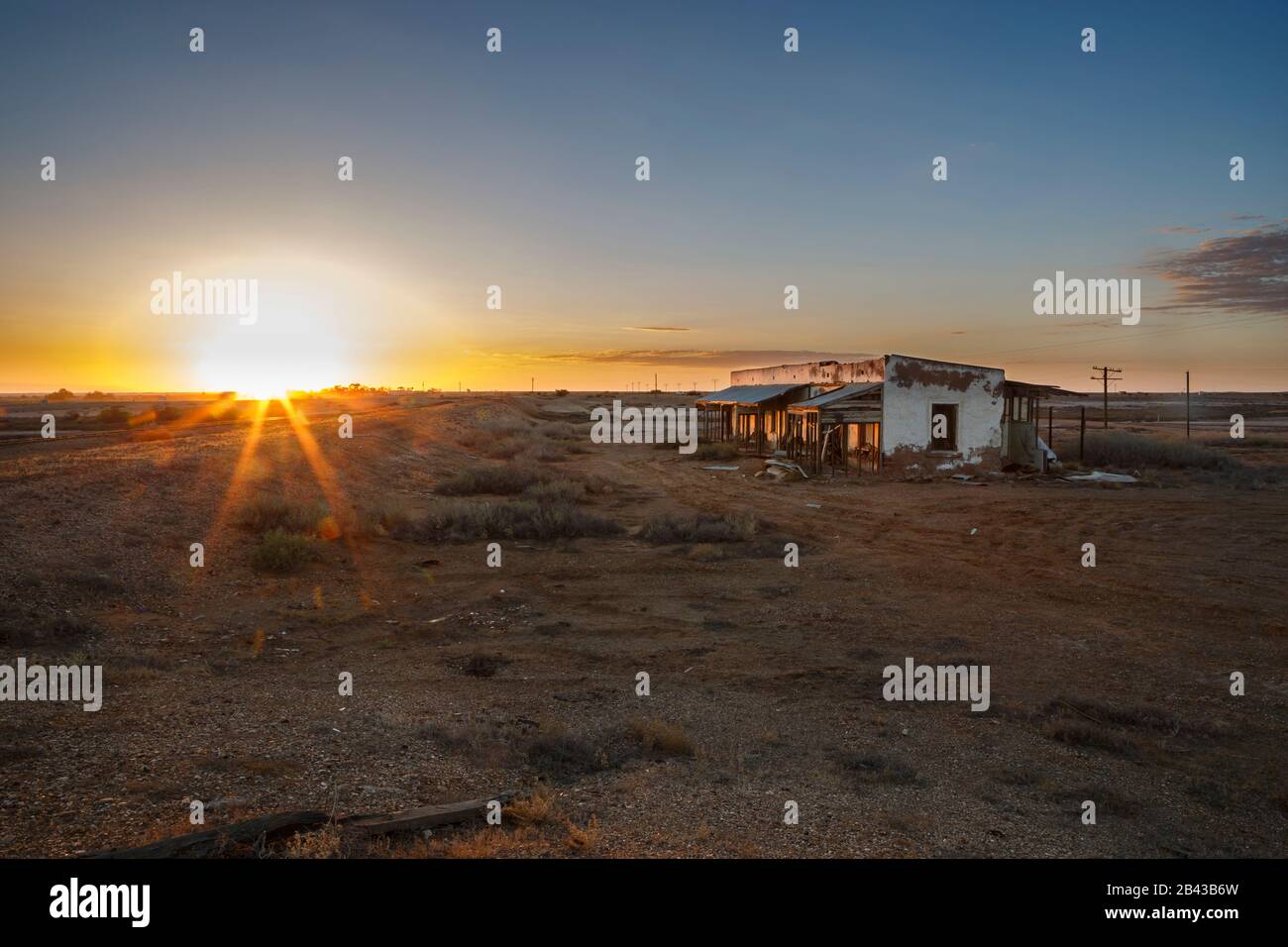 Casa abandonada en ruinas al atardecer en Marree, Outback de Australia Meridional Foto de stock