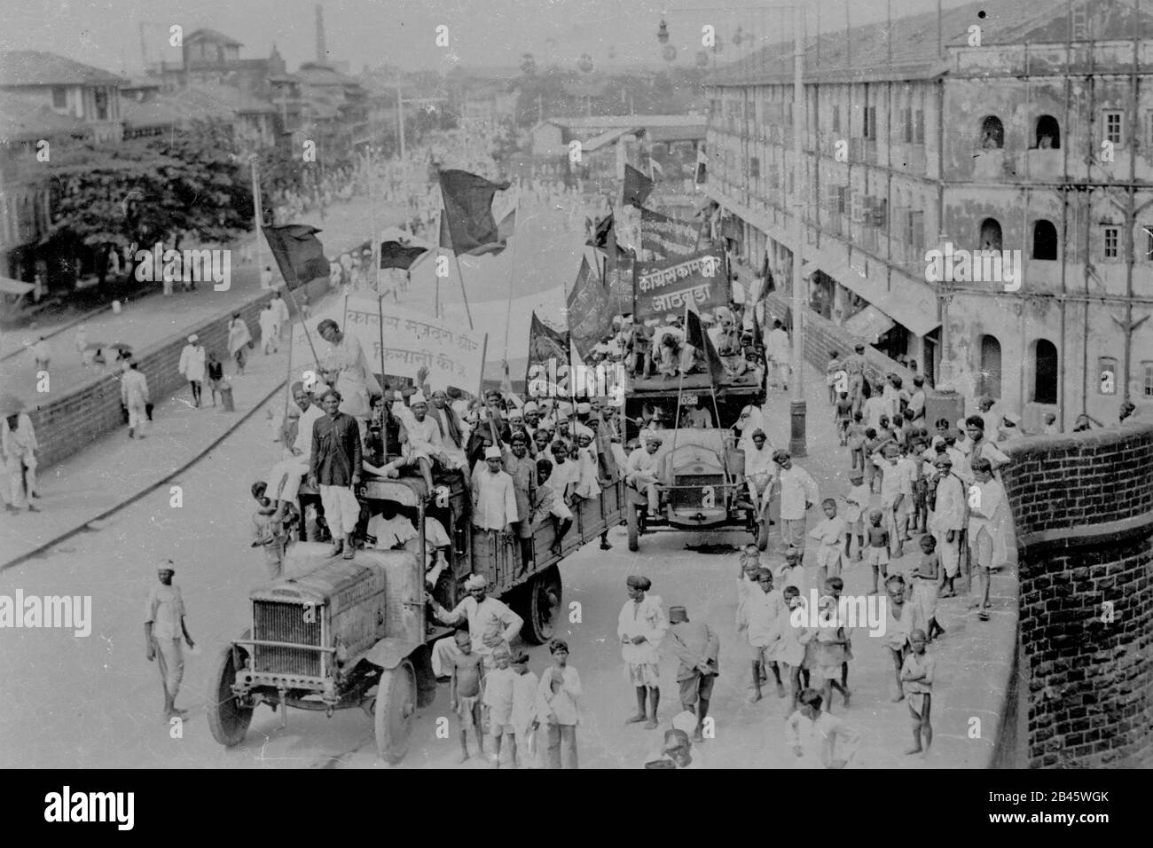 Lucha por la libertad de la India, manifestación del partido del Congreso sobre camión tractor, India, Asia, 1930, antiguo cuadro vintage de 1900 Foto de stock