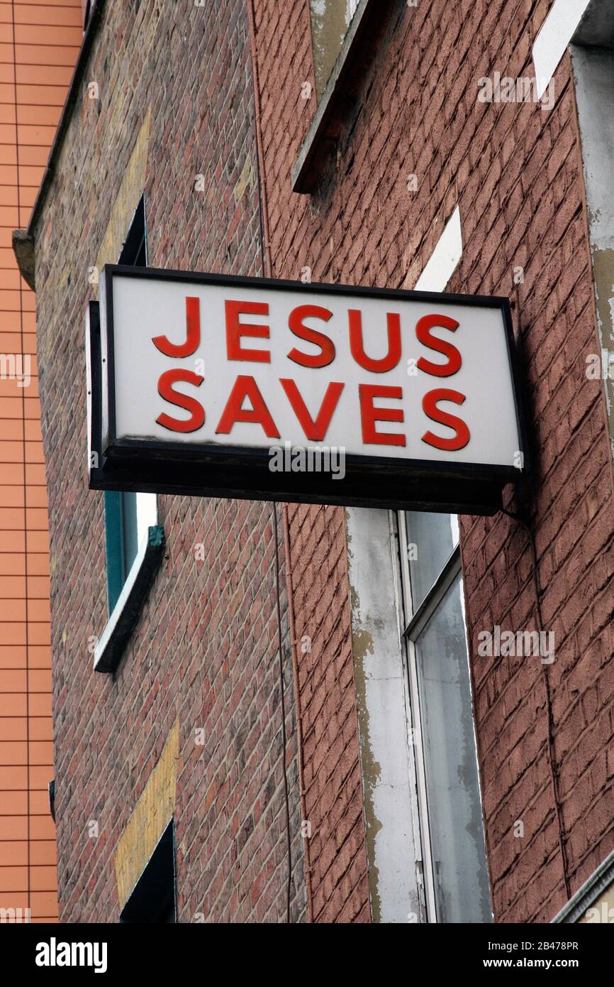 Jesús salva señal en la iglesia Paddington Londres Reino Unido Fotografía  de stock - Alamy