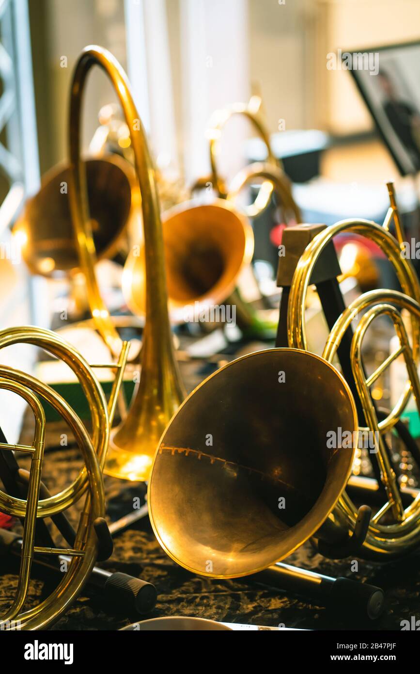 Instrumentos Históricos De Música Antigua - Horns Barroco Fotografía de  stock - Alamy