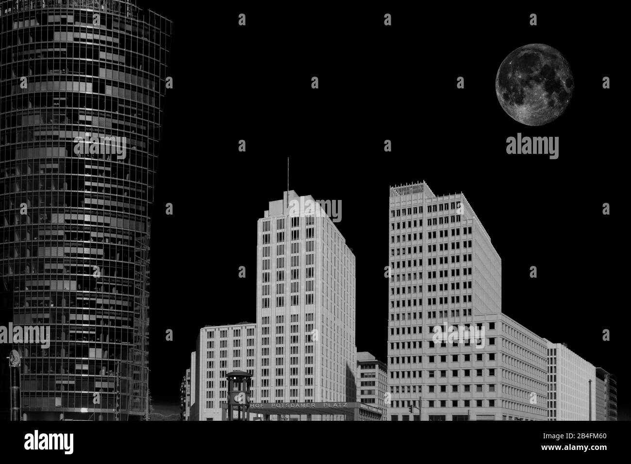 Edificios de gran altura en Berlín, en Potsdamer Platz con la luna insertada Foto de stock