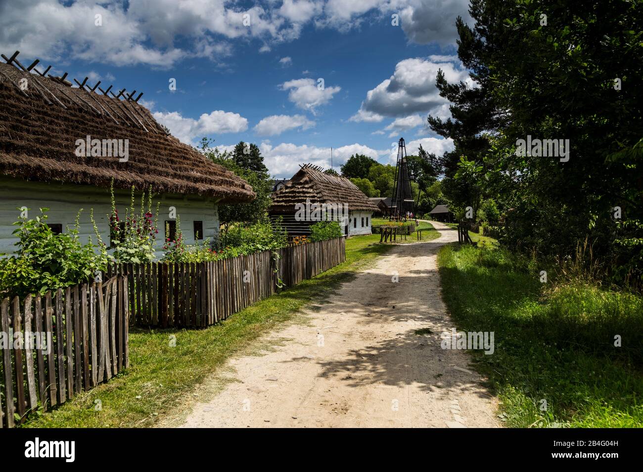 Europa, Polonia, Podkarpackie Voivodeship, El Museo De Arquitectura Rural De Sanok Foto de stock