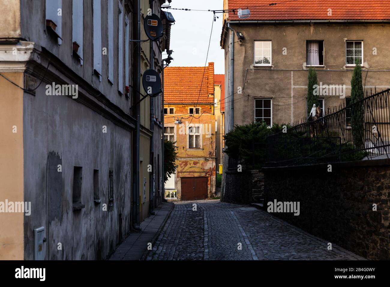 Europa, Polonia, el condado de Nysa, Opole Voivodeship, Paczkow / Patschkau, el ayuntamiento y el centro de la ciudad Foto de stock