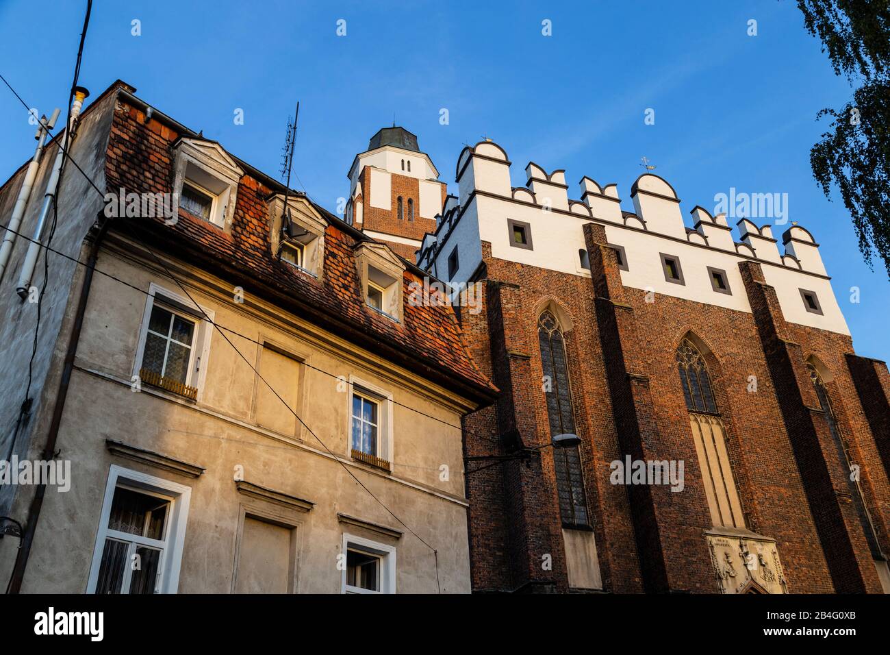 Europa, Polonia, el condado de Nysa, Opole Voivodeship, Paczkow / Patschkau, el ayuntamiento y el centro de la ciudad Foto de stock
