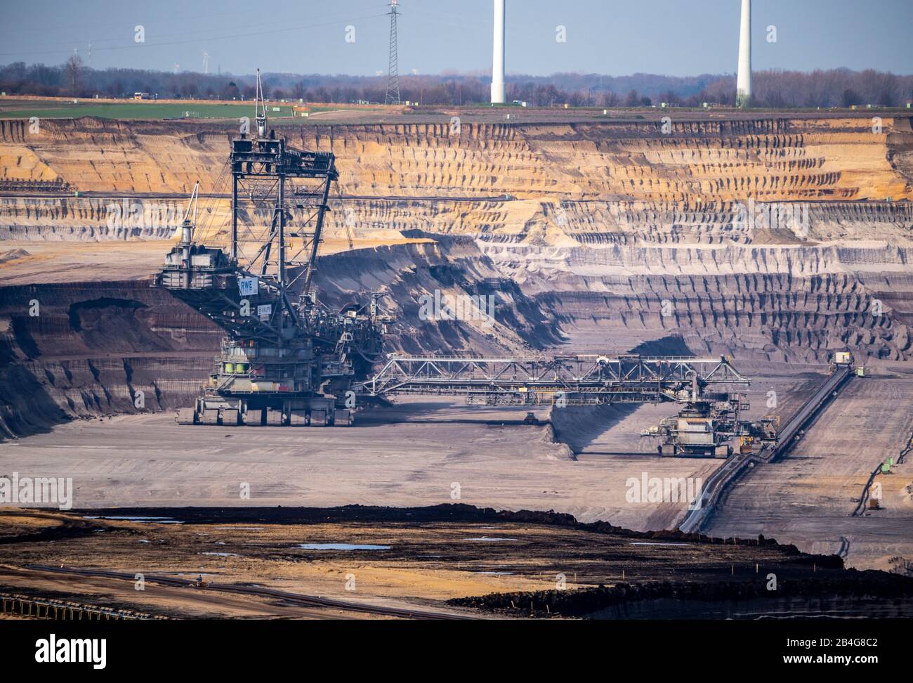 Lignite opencast mina Garzweiler II, excavadora de ruedas de cucharón durante la excavación en el oeste, cerca de la aldea de Keyenberg, Alemania Foto de stock