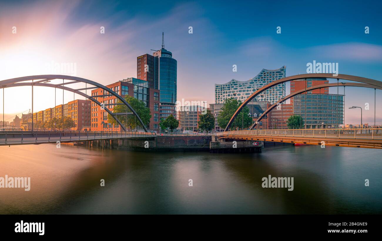 Deutschland, Hamburgo, Elbe, Hafen, Hafencity, Baumwall, Elbphilharmonie, Niederbahumbrücke Foto de stock
