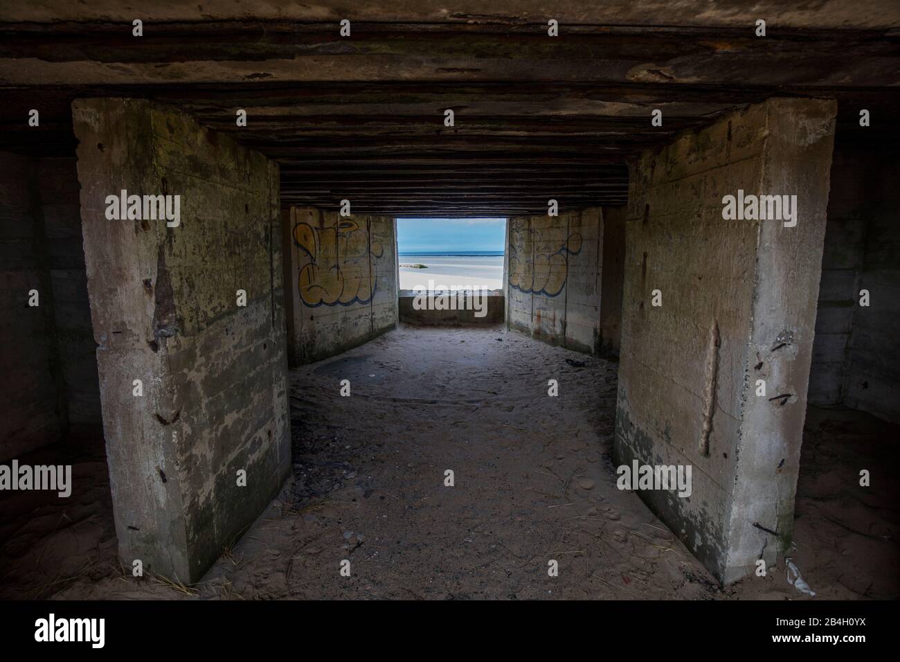 Normandía, búnker alemán, pared atlántica, marea baja, Foto de stock