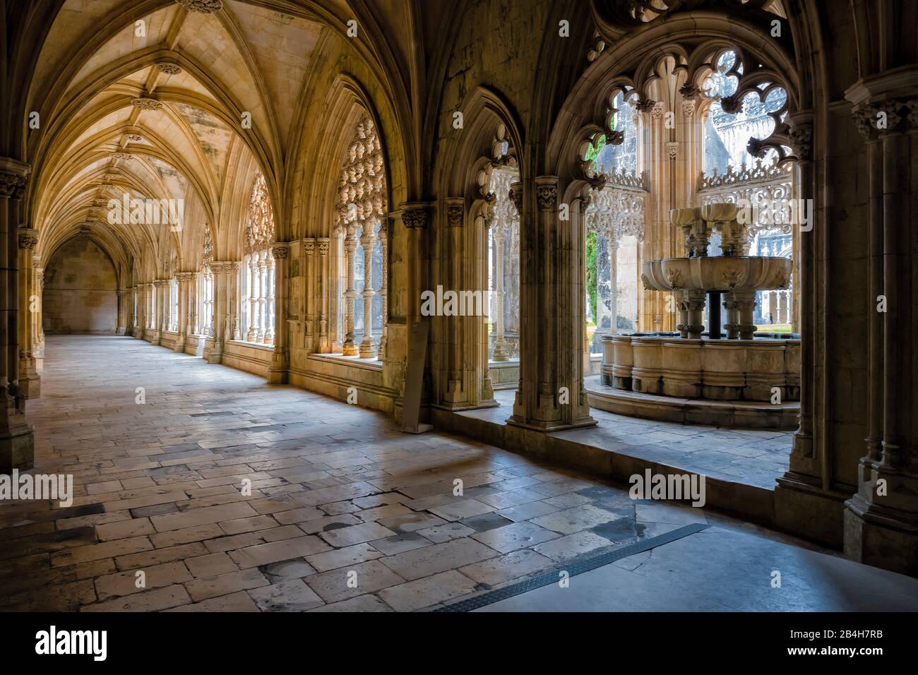 Claustro monástico en Batalha, Portugal Foto de stock