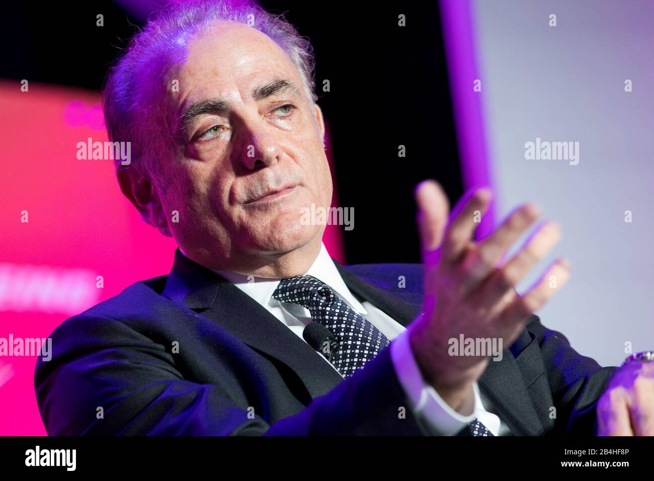 Calin Rovinescu, Presidente y Director Ejecutivo de Air Canada, habla en la Cumbre de Aviación de la Cámara de Comercio de Estados Unidos en Washington, D.C. sobre Marc Foto de stock