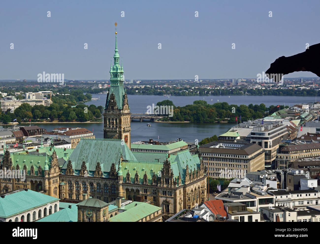 Europa, Alemania, Hamburgo, Ciudad, vista desde arriba en Rathaus, Binnenalster y Aussenalster, Foto de stock
