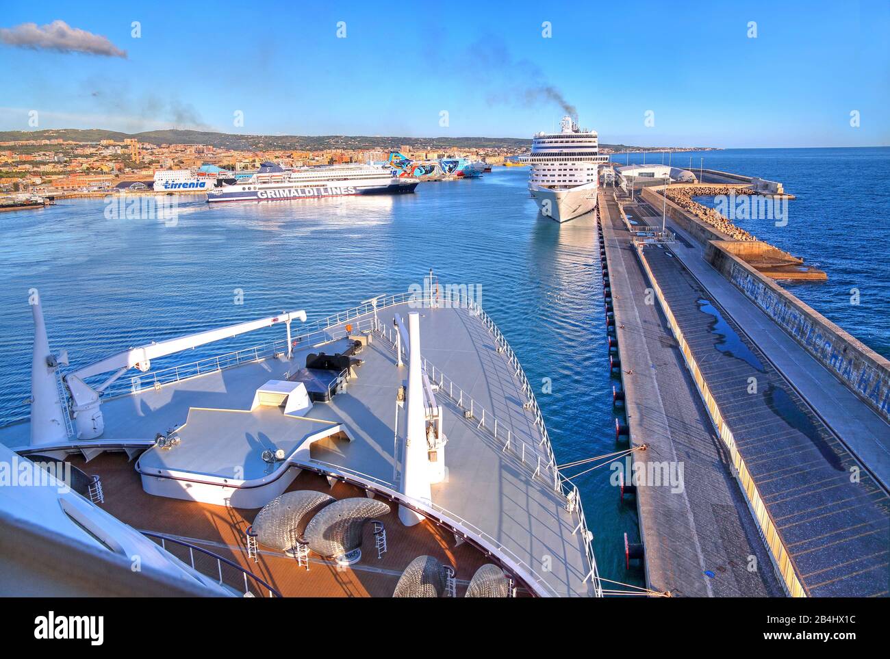 Cruceros en el puerto, Civitavecchia, Lazio, Italia Foto de stock