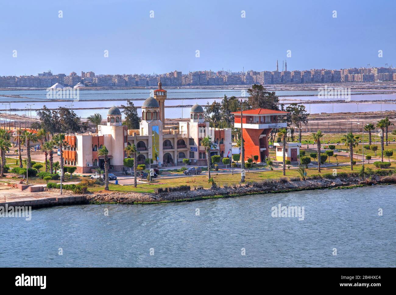 Estación piloto de los pilotos del canal en el Canal de Suez (Canal de Suez) en Port Said Mediterranean sea, Egipto Foto de stock