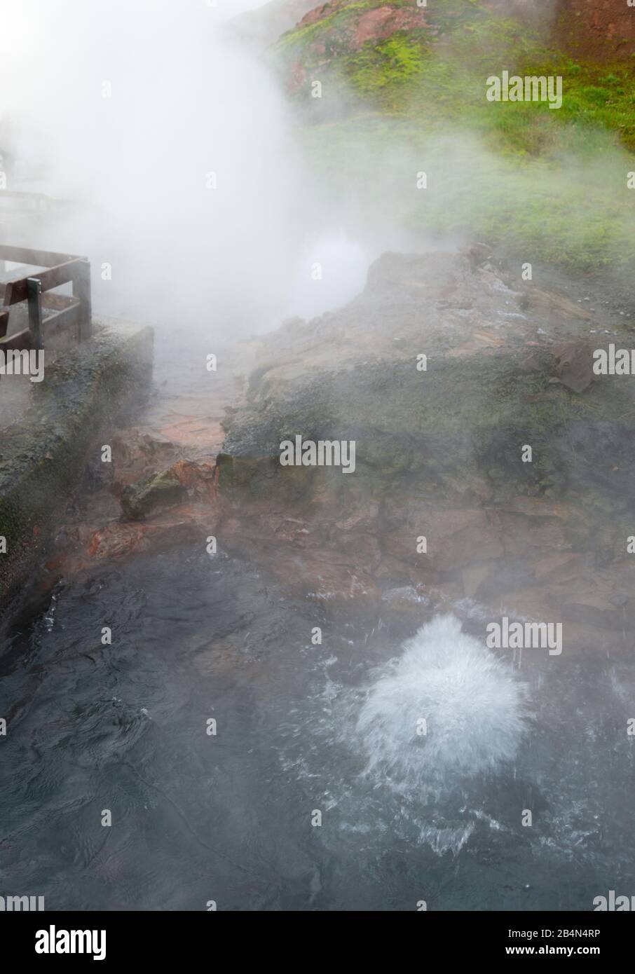 Islandia, Deildartunguhvermit, piscinas termales naturales calientes Foto de stock