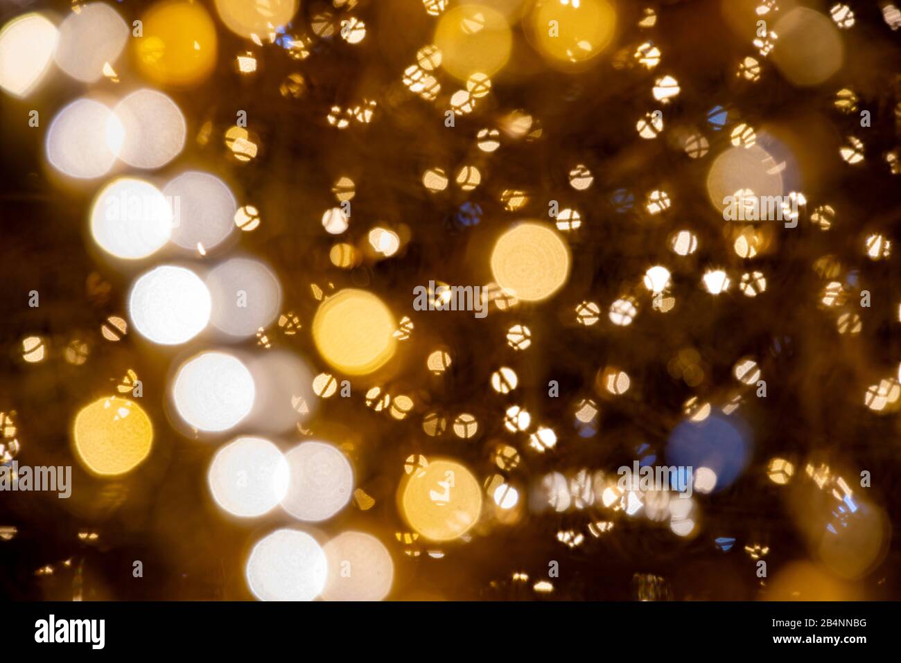 Luces cálidas y reflejos de una luz de navidad fotografías e imágenes de  alta resolución - Alamy