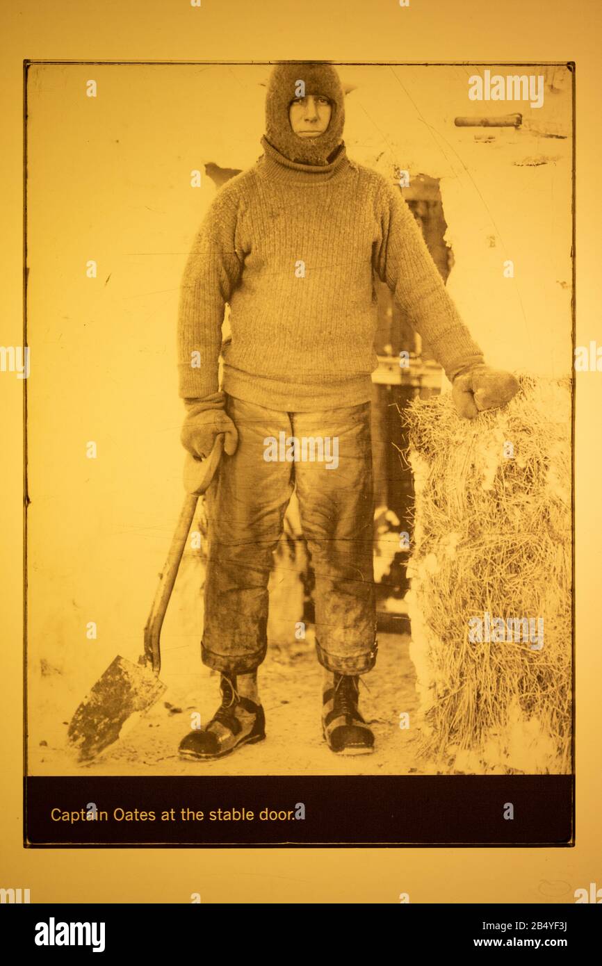 Fotografía tomada por Herbert Ponting durante la expedición Antártica Británica dirigida por Robert Falcon Scott que tuvo lugar entre 1910 y 1913, en exhibición como parte de la Colección Oates. La Colección de Oates celebra la vida del Capitán Lawrence Oates, y está en la Casa Blanca Gilbert, un museo en Selborne, Hampshire, Reino Unido. Foto de stock