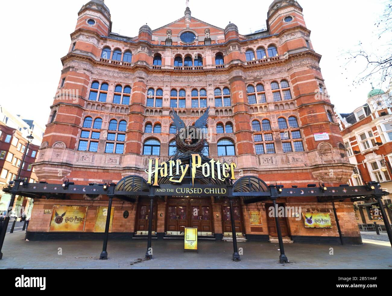 El teatro Palace en Cambridge Circus es el hogar actual de 'Harry Potter y  el niño maldecido' en la casa del teatro de Londres, El West End. Algunas  de las producciones más