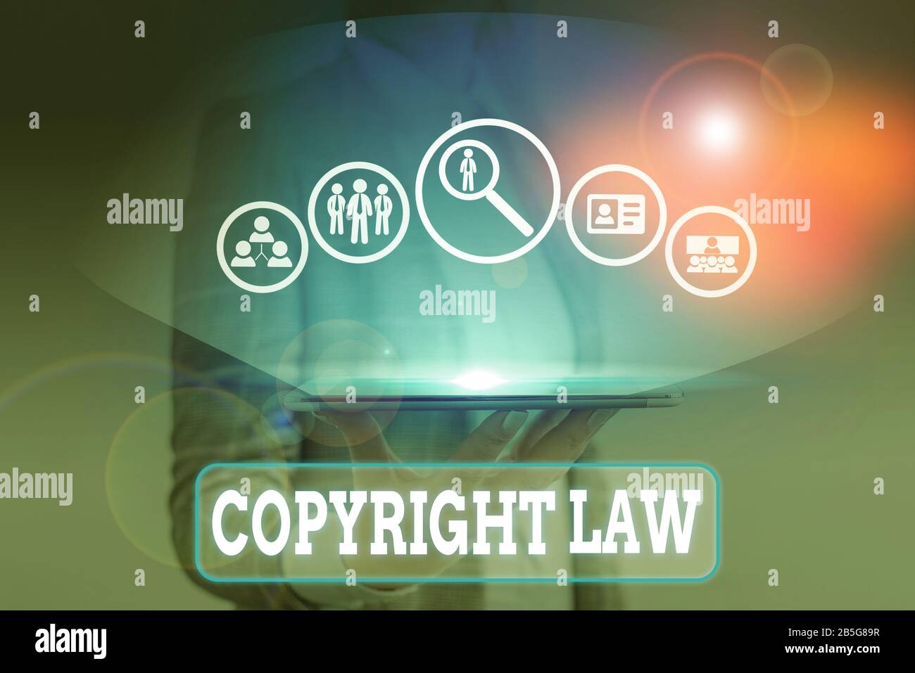 Escribir nota mostrando la ley de copyright. Concepto de negocio para el cuerpo de la ley que rige las obras originales de autoría Foto de stock
