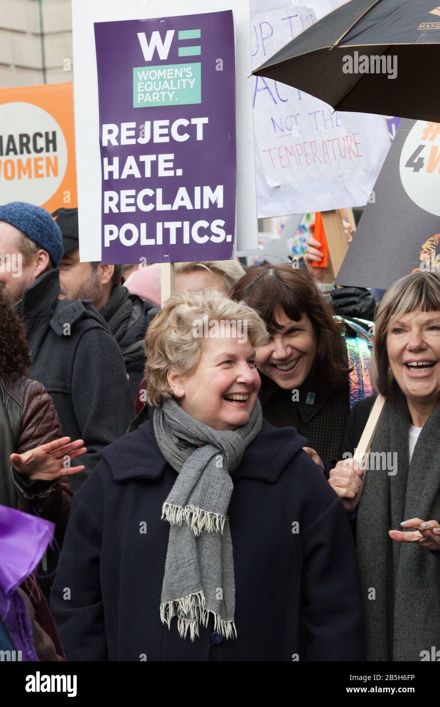Día de la igualdad de las mujeres fotografías e imágenes de alta