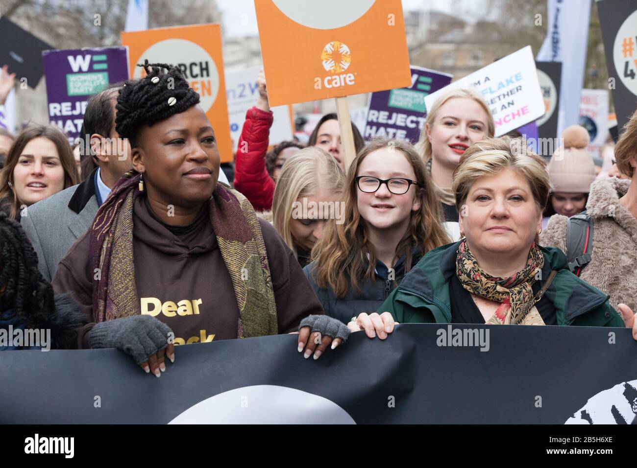 Londres, Reino Unido. 8 Mar 2020. Celebridades, activistas y políticos se unieron al March4Women, organizado por Care y el Partido de la igualdad de las mujeres, para conmemorar el día Internacional de la Mujer. Anna Watson/Alamy Live News Foto de stock
