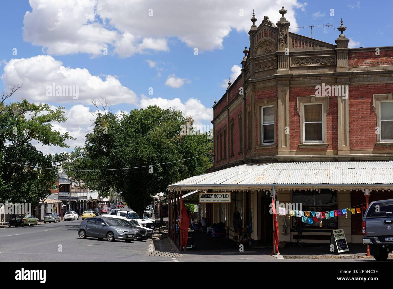 El edificio Phoenix, construido en 1906, es uno de los edificios comercialmente más significativos de la ciudad de Maldon, Victoria, Australia. Maldon es un Foto de stock
