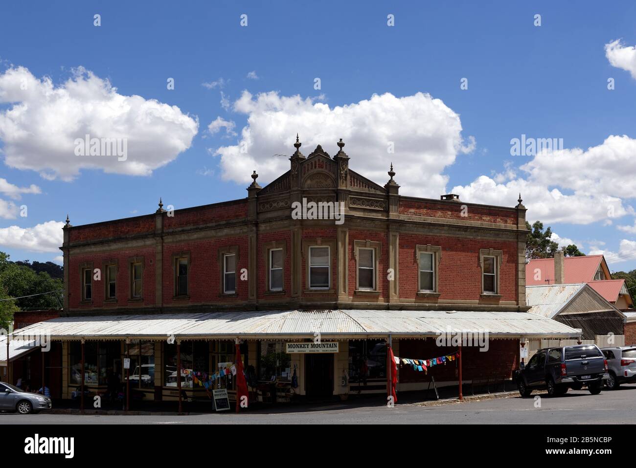 El edificio Phoenix, construido en 1906, es uno de los edificios comercialmente más significativos de la ciudad de Maldon, Victoria, Australia. Maldon es un Foto de stock