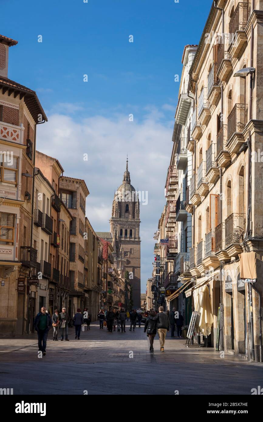 Salamanca, España; 21 De Abril De 2019; Ciudad Vieja De Salamanca - Ciudad Declarada Patrimonio De La Humanidad Por La Unesco. Foto de stock