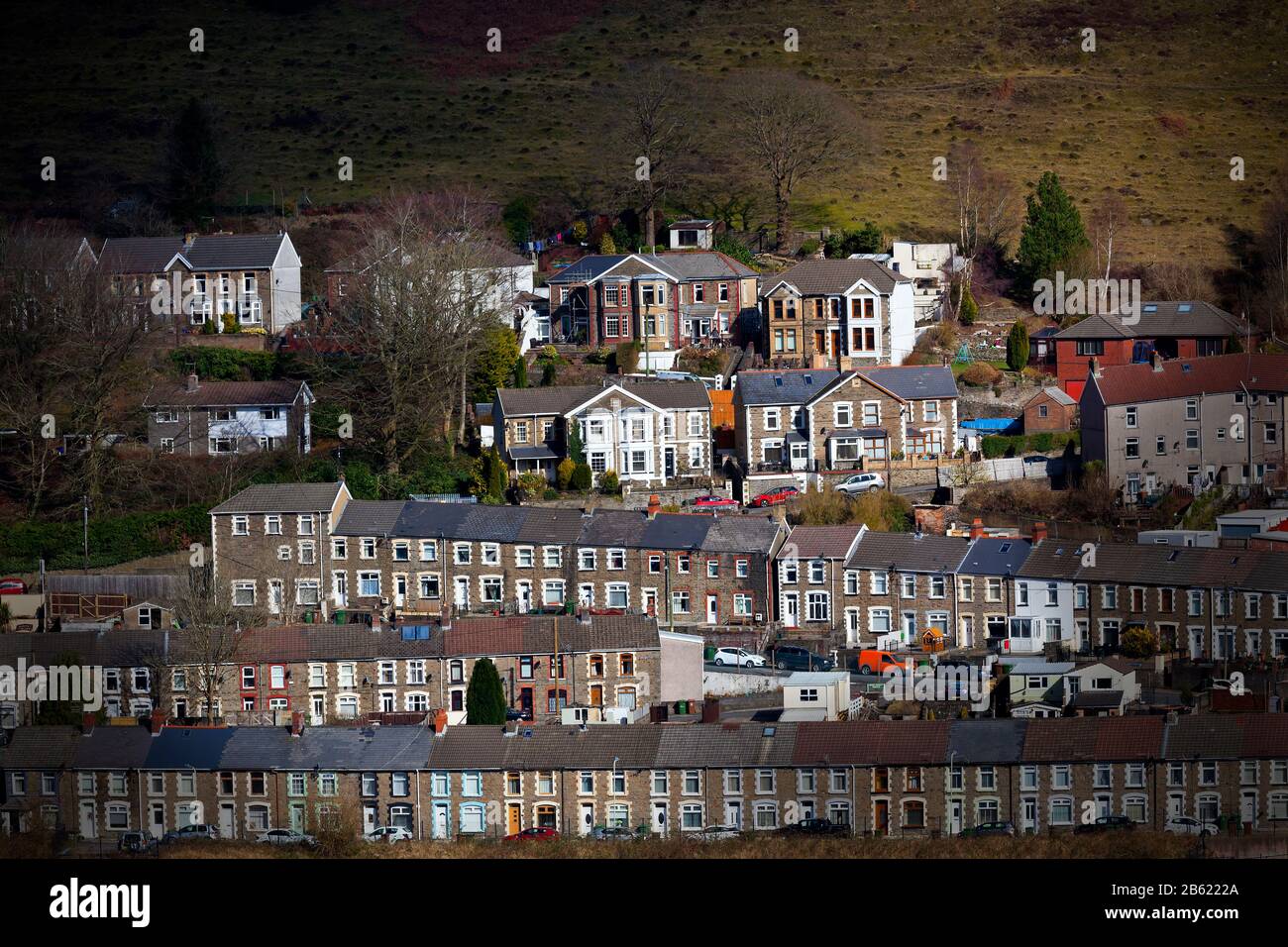 South Wales Valles casas adosadas construidas como asentamientos de cinta, Gales, Reino Unido Foto de stock