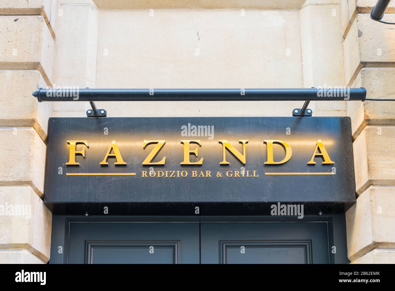 Señal en la entrada a Fazenda, Brazilian Bar and Grill en Church Street, Birmingham, West Midlands, Reino Unido Foto de stock
