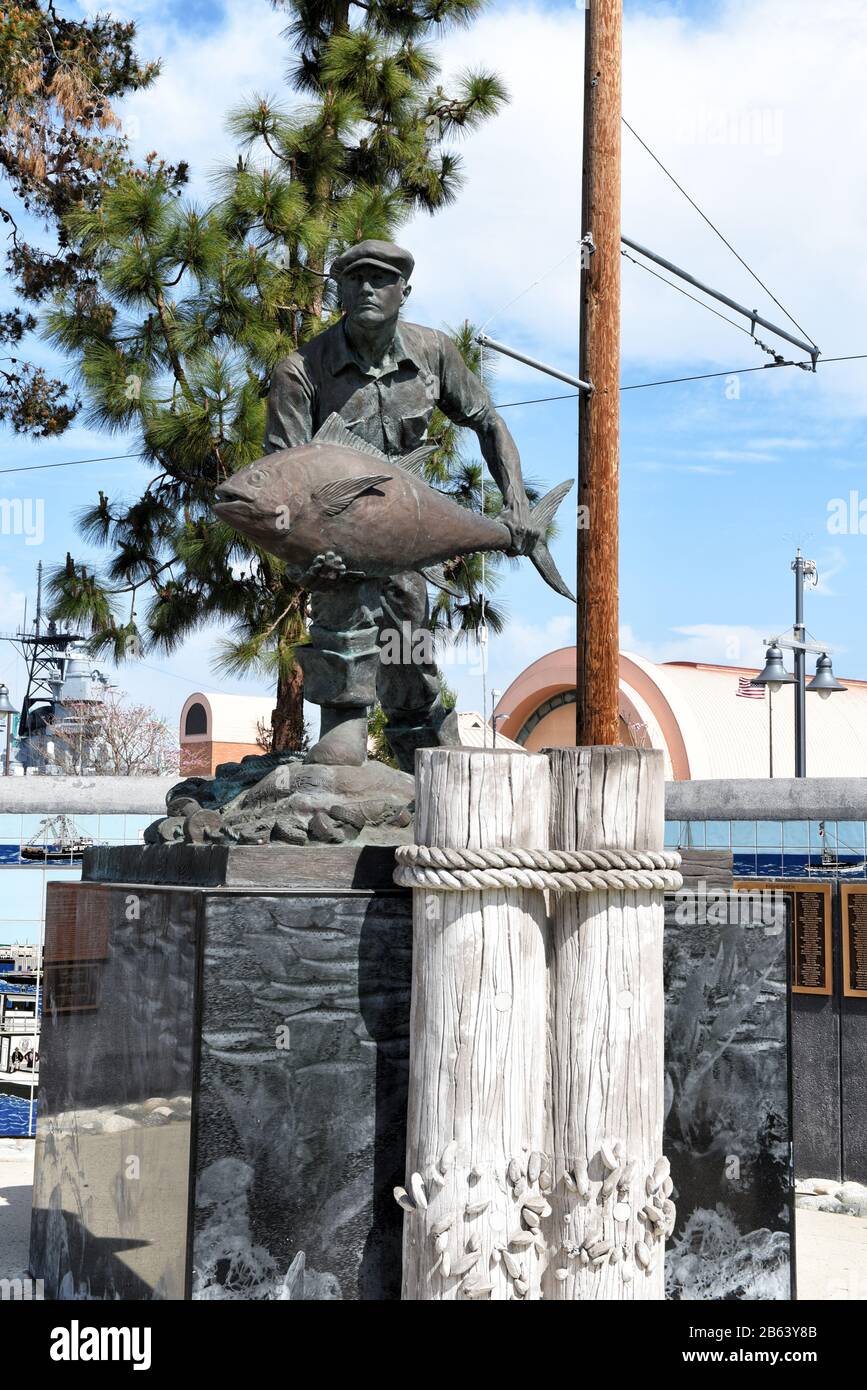 San PEDRO, CALIFORNIA - 06 MAR 2020: Monumento a la Industria Pesquera en el Parque John S. Gibson rinde homenaje a los hombres y mujeres valientes que desafiaron el Mar. Foto de stock